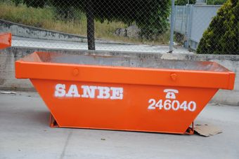 Grúas Containers Sanbe contenedor naranja