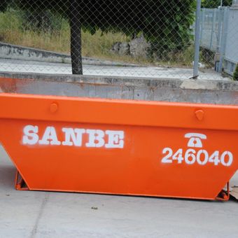 Grúas Containers Sanbe contenedor naranja