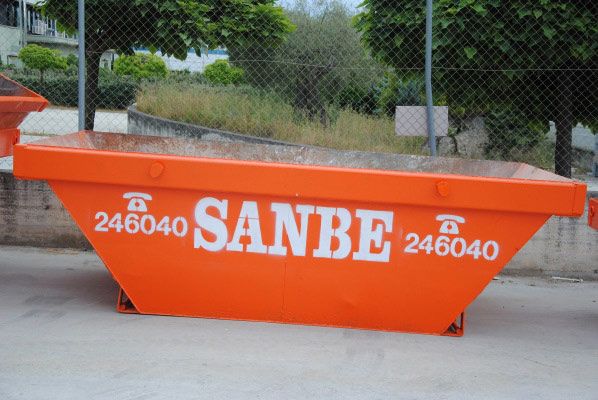 Grúas Containers Sanbe contenedor de color naranja