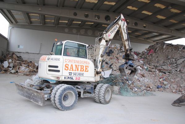 Grúas Containers Sanbe vehículo con contenedor